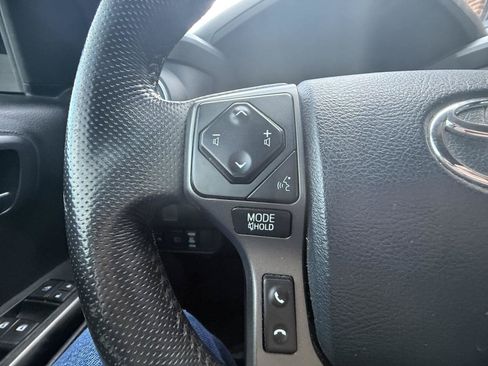 Used 2020 Toyota Tacoma TRD Off-Road AWD/4WD image 11