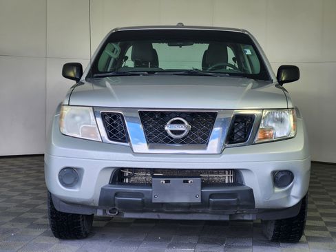 Used 2018 Nissan Frontier SV AWD/4WD image 2