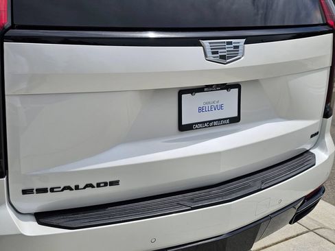 Used 2021 Cadillac Escalade Sport Platinum w/ LPO, ONYX Package AWD/4WD image 15