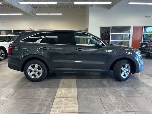 Used 2023 Kia Sorento LX FWD image 7