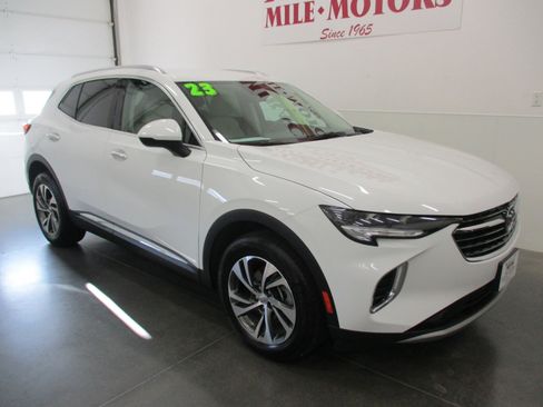 Used 2023 Buick Envision Essence image 1