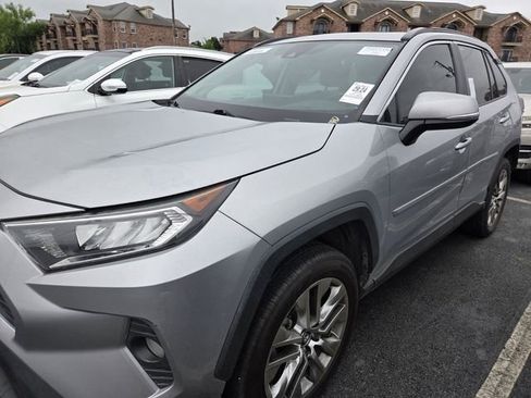 Used 2019 Toyota RAV4 XLE Premium FWD image 5