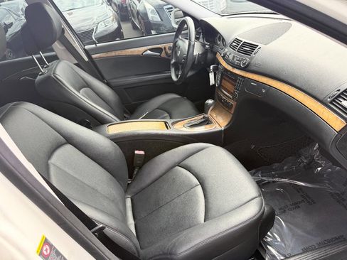 Used 2009 Mercedes-Benz E 350 E 350 4dr Sedan image 14