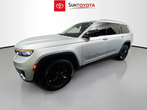 Used 2022 Jeep Grand Cherokee L Laredo w/ Luxury Tech Group I RWD image 9