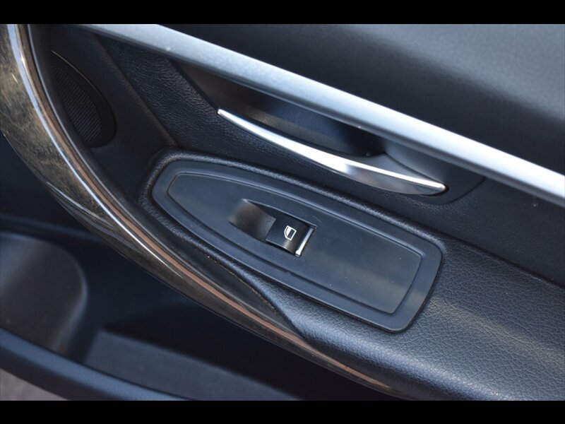 Used 2017 BMW 330i Sedan RWD image 35