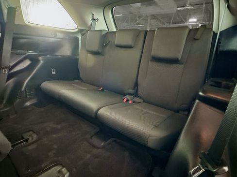 Used 2018 Toyota Highlander LE image 28