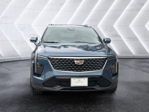 Used 2025 Cadillac XT4 Premium Luxury w/ Cold Weather Package AWD/4WD image 9