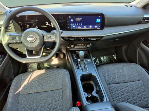 Used 2026 Nissan Kicks SV FWD image 12