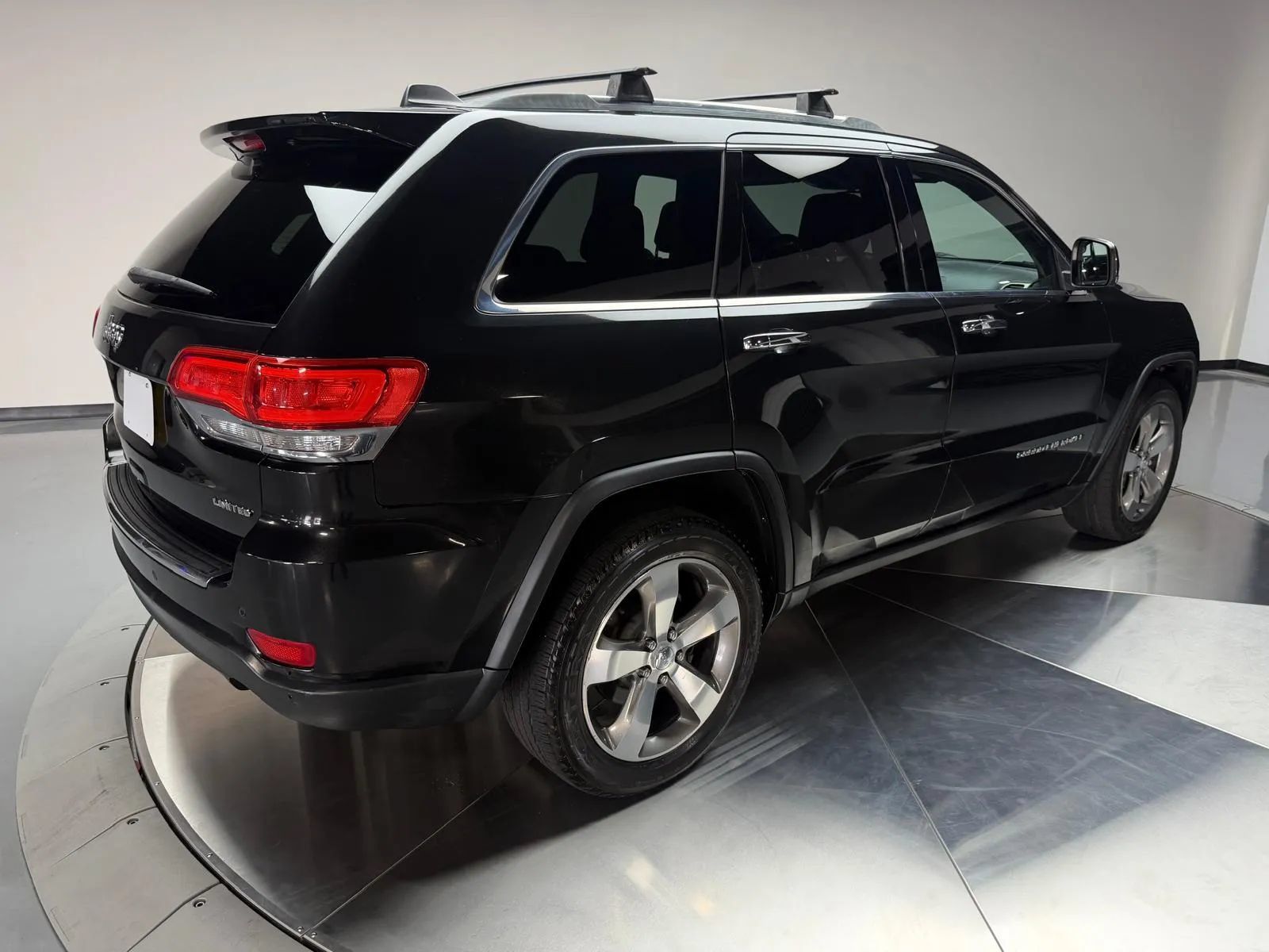 Used 2014 Jeep Grand Cherokee Limited RWD image 2