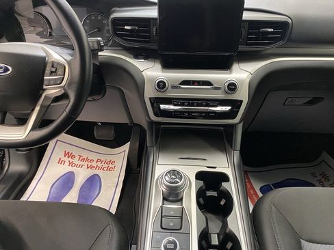 Used 2022 Ford Explorer XLT image 24