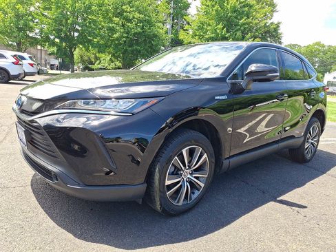 Used 2021 Toyota Venza LE AWD/4WD image 3