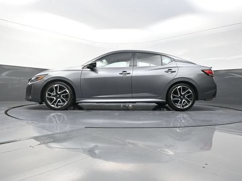 Used 2025 Nissan Sentra SR FWD image 34