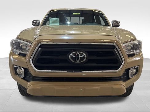 Used 2016 Toyota Tacoma Limited w/ Towing Package image 8