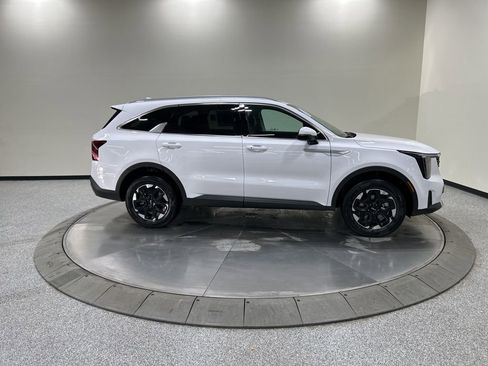 New 2026 Kia Sorento S image 4