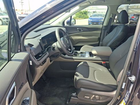 New 2026 Kia Carnival EX FWD image 9