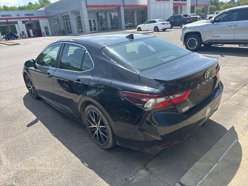 Used 2023 Toyota Camry SE FWD image 4