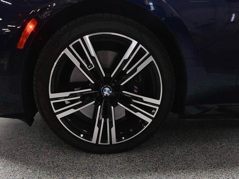 Used 2023 BMW i7 xDrive60 AWD/4WD image 5