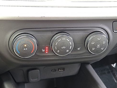 Used 2024 Chevrolet Trax RS w/ Driver Confidence Package image 28