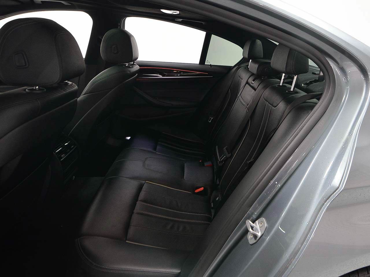 Used 2019 BMW 530e w/ Convenience Package RWD image 11