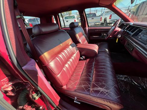 Used 1990 Lincoln Town Car image 46