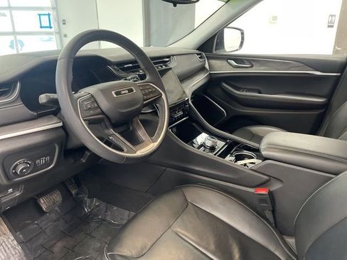 Used 2023 Jeep Grand Cherokee Limited w/ Trailer Tow Prep Group (B) image 16