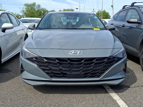 Used 2023 Hyundai Elantra SEL w/ Convenience Package FWD image 2