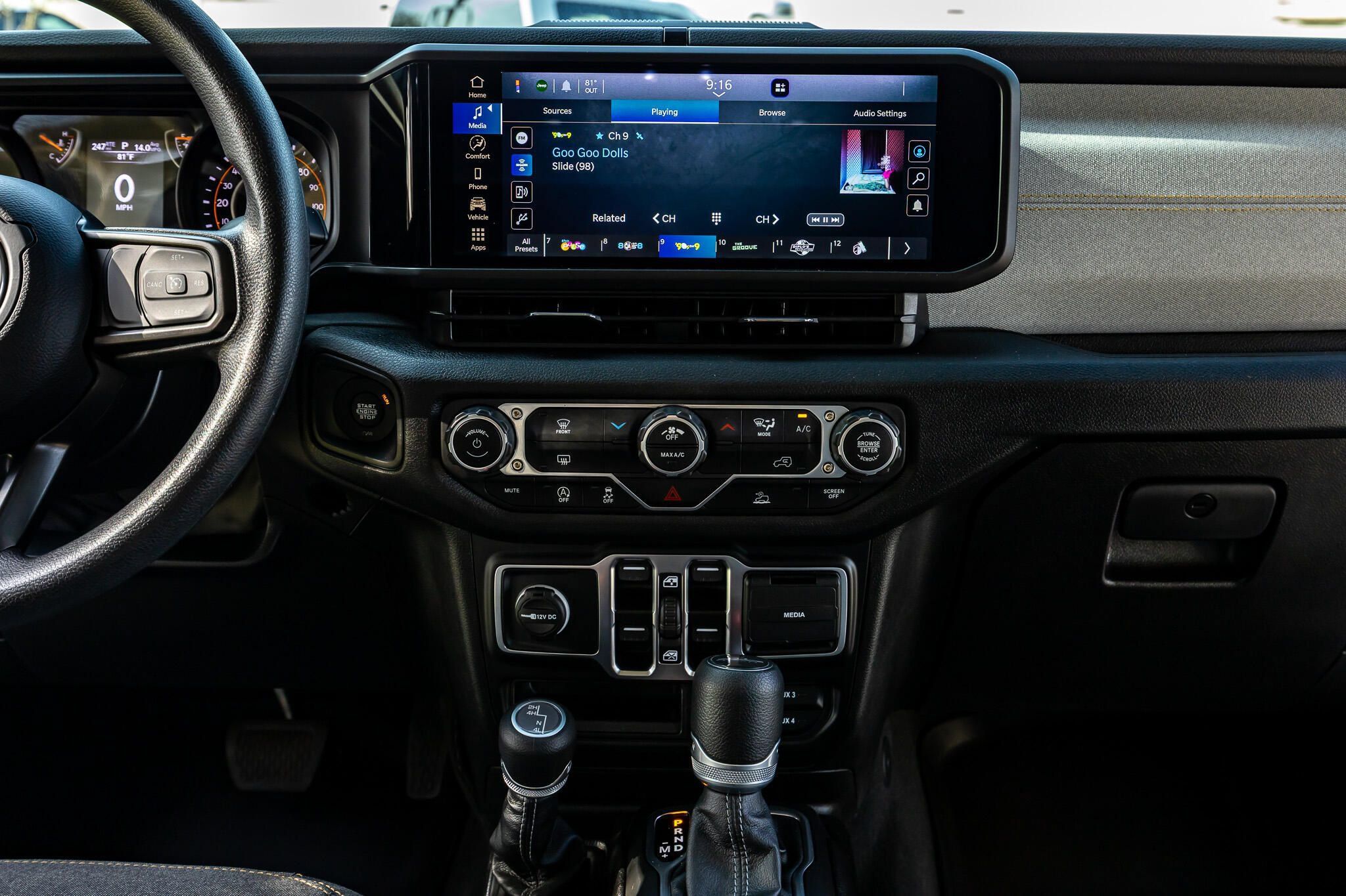 Used 2025 Jeep Gladiator Sport AWD/4WD image 23