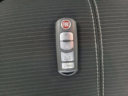 Used 2017 FIAT 124 Spider Classica image 32