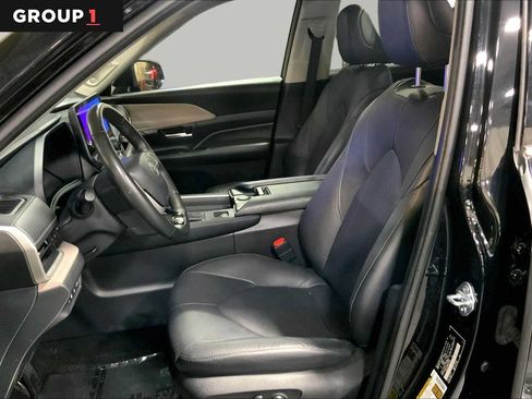 Used 2024 Toyota Grand Highlander AWD Hybrid image 8