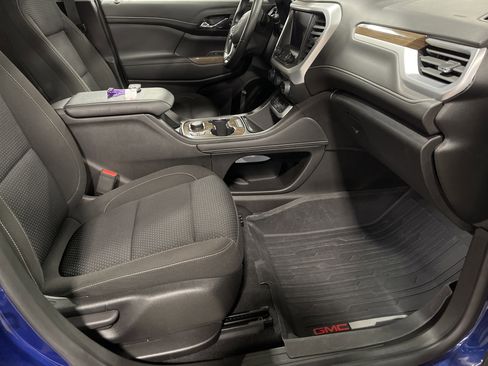 Used 2023 GMC Acadia SLE w/ Driver Convenience Package image 14