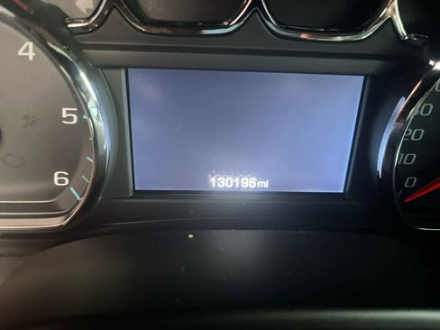 Used 2019 Chevrolet Suburban LT image 3