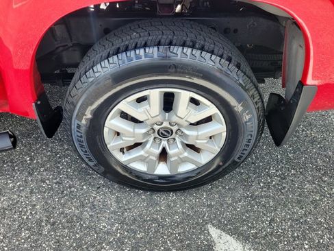 Used 2023 Nissan Frontier SV w/ SV Convenience Package RWD image 6