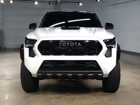 Used 2025 Toyota Tacoma TRD Pro image 2