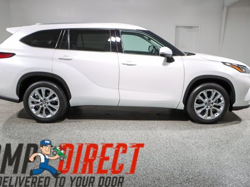 Used 2023 Toyota Highlander Limited FWD image 6