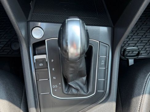 Used 2020 Volkswagen Tiguan SE w/ Panoramic Sunroof Package image 24