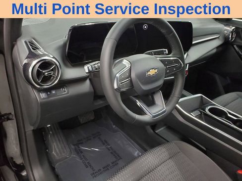 Used 2025 Chevrolet Equinox LT w/ Safety and Technology Package image 11