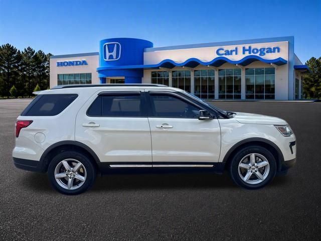 Used 2018 Ford Explorer XLT w/ Equipment Group 202A FWD image 4