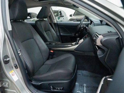 Used 2018 Lexus IS 300 AWD image 23