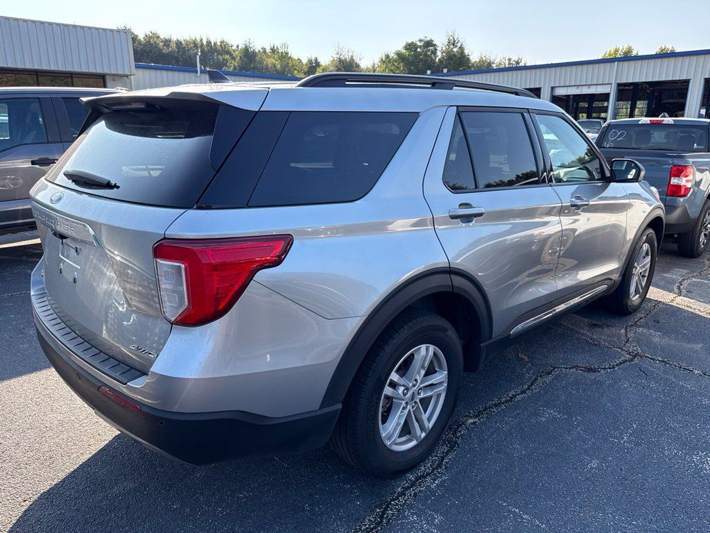 Used 2024 Ford Explorer XLT w/ Equipment Group 202A AWD/4WD image 3