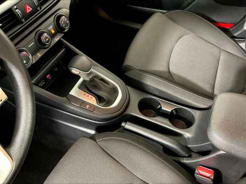 Used 2024 Kia Forte LXS FWD image 17