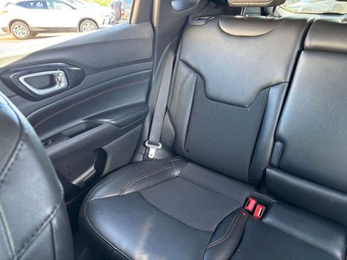 Used 2025 Jeep Compass Trailhawk image 38