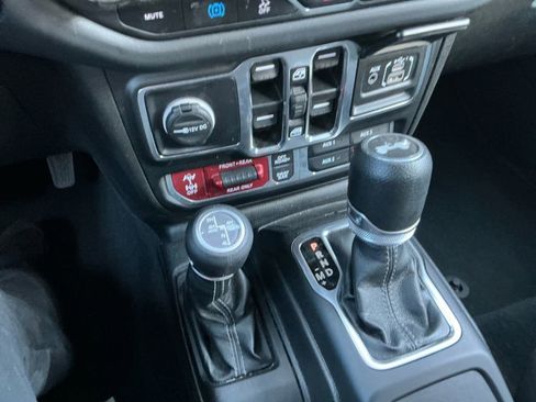 Used 2024 Jeep Wrangler Unlimited Rubicon 4xe image 18