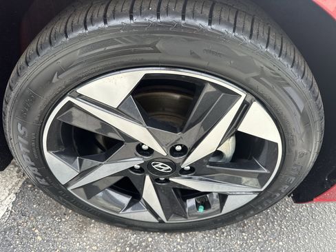 Used 2023 Hyundai Elantra SEL w/ Convenience Package image 6