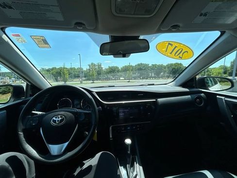 Used 2017 Toyota Corolla LE FWD image 31