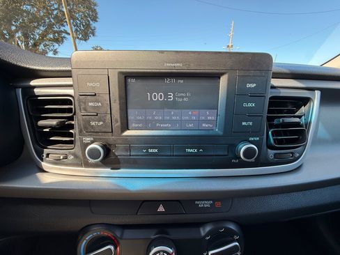 Used 2018 Kia Rio LX image 17