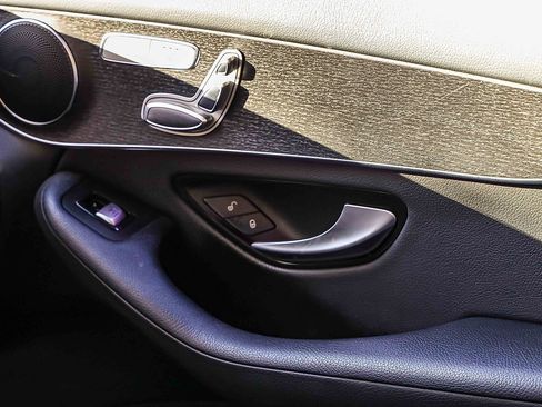 Used 2022 Mercedes-Benz GLC 300 4MATIC image 16