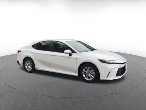 Used 2025 Toyota Camry LE image 2