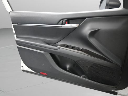 Used 2024 Toyota Camry SE image 32