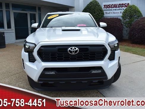 Used 2024 Toyota Tacoma TRD Sport w/ TRD Sport Upgrade Package image 4