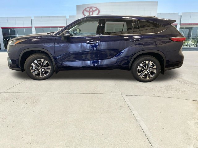 Used 2021 Toyota Highlander XLE AWD/4WD image 6